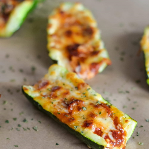 air fryer nadziewana cukinia