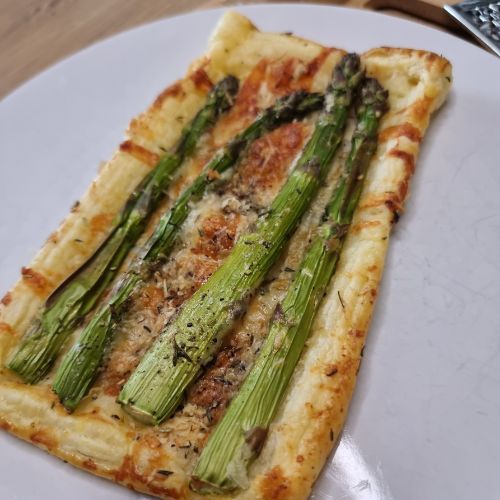 szparagi z mozzarella w cieście francuskim air fryer