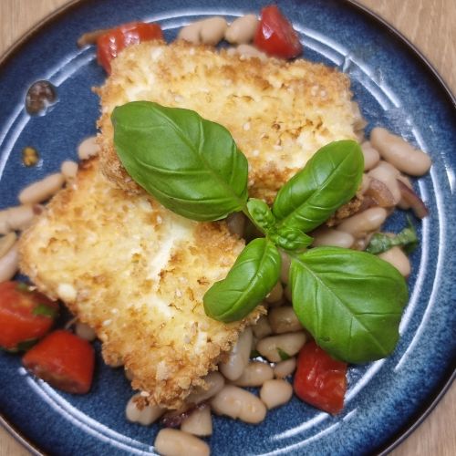 Panierowany ser feta na fasolce pomidorkach i bazylii z Air Fryer