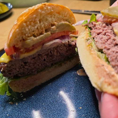 burger wołowy z domowymi bułeczkami burgerowymi z air fryer