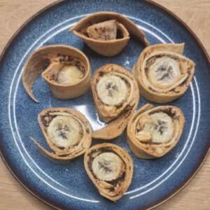 tortilla z bananem i masłem orzechowym z air fryer