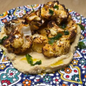 Steki z kalafiora na domowym hummusie z Air Fryer