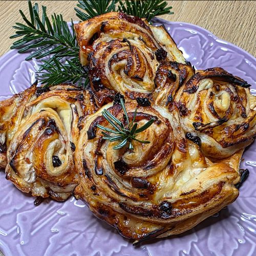 Świąteczne Ślimaczki z Ciasta Francuskiego z żurawiną i serem camembert z Air Fryer