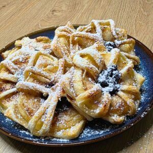 Ciastka z ciasta francuskiego z jabłkiem i dżemem z Air Fryer