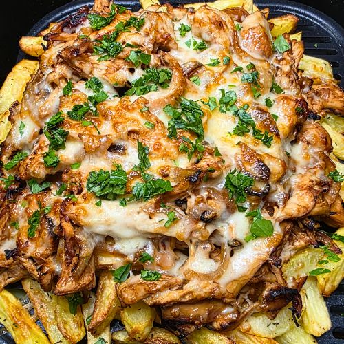Szarpany kurczak BBQ z frytkami i serem z Air Fryer