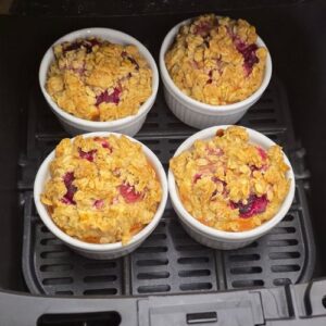 Mini Serniczki z Malinami i Owsianą Kruszonką z Air Fryer